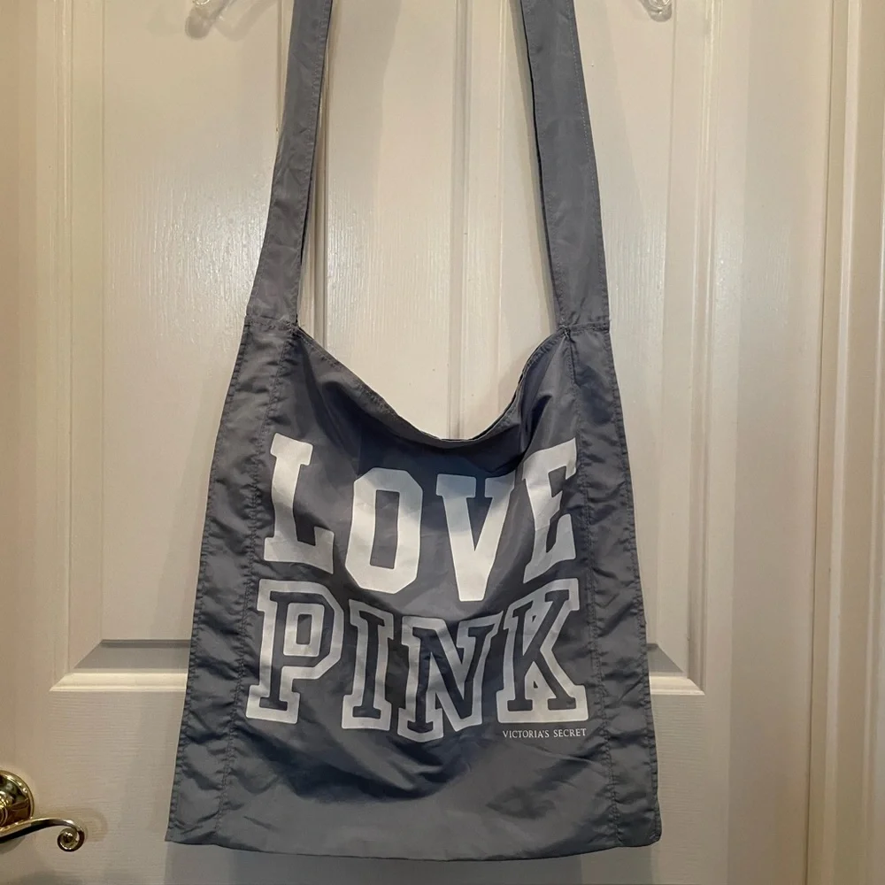 Love pink, Gray and white nylon bag     size 17 1/2” x 17” - Picture 4 of 7